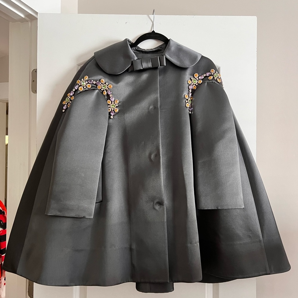 BNWT Shushu/tong satin cape, sz 6UK